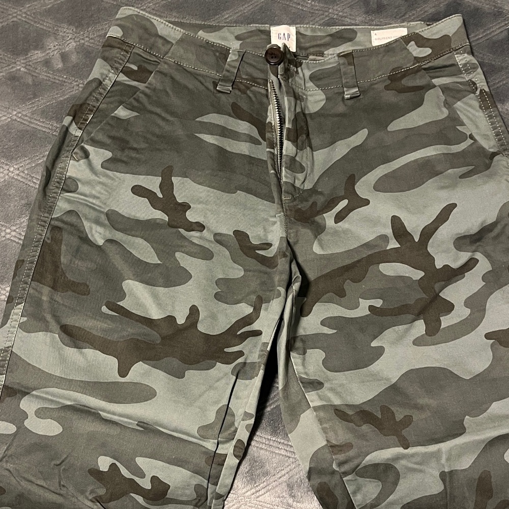 GAP Women’s size 4 Camouflage Pants